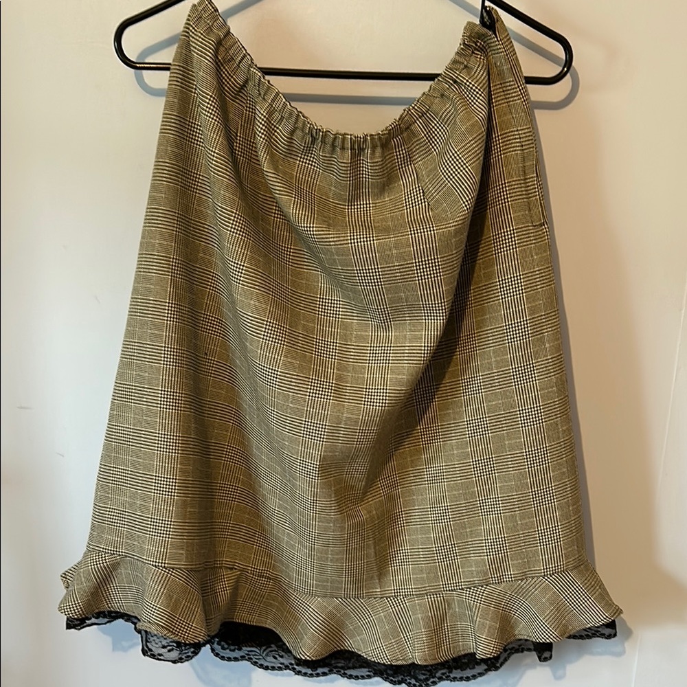 Plaid Ruffle Hem Skirt with Black Lace at Bottom Size 18w